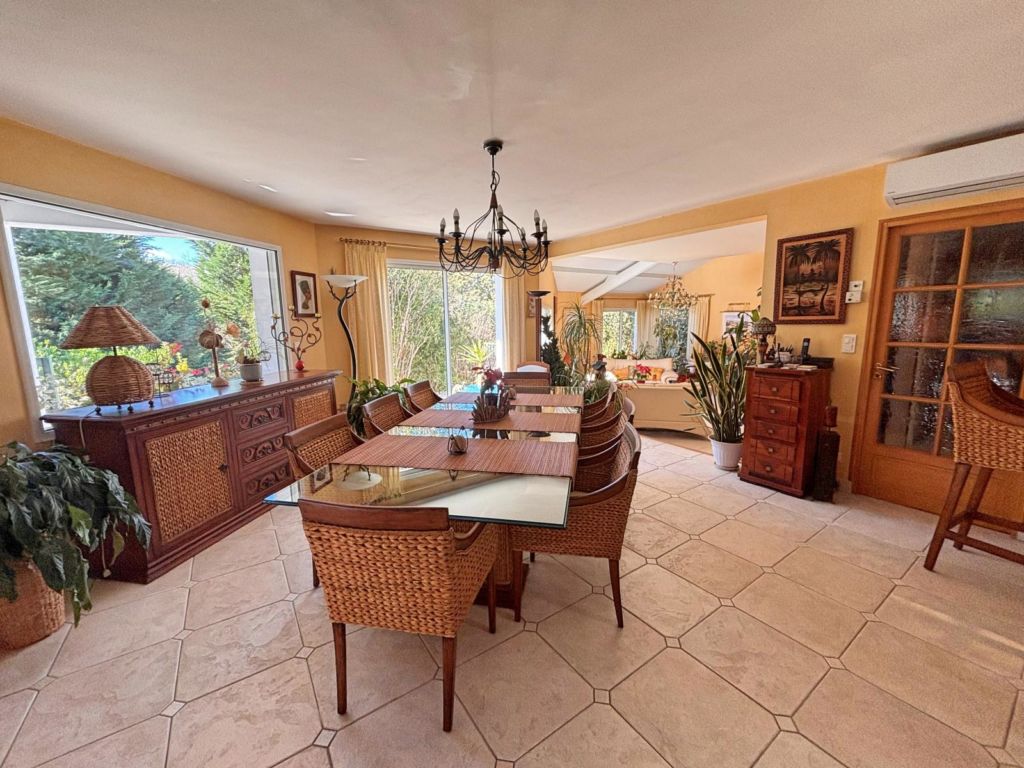 maison-4 chambres-piscine-jardin-garage