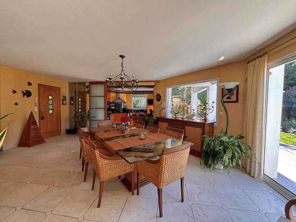 maison-4 chambres-piscine-jardin-garage