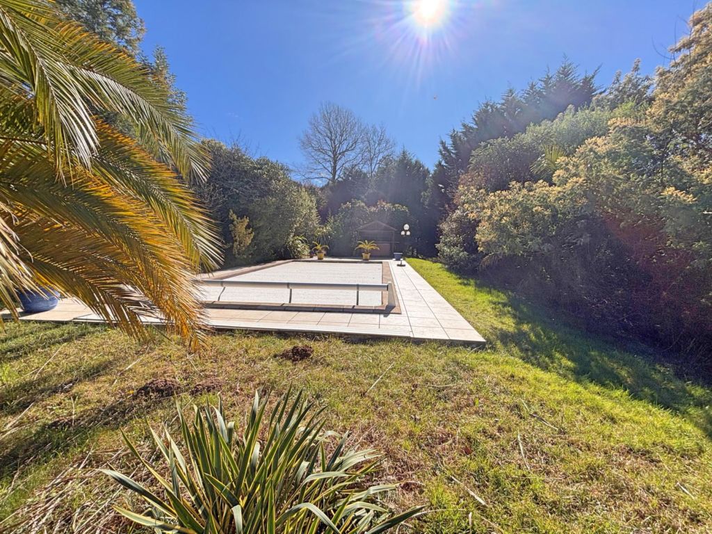 maison-4 chambres-piscine-jardin-garage