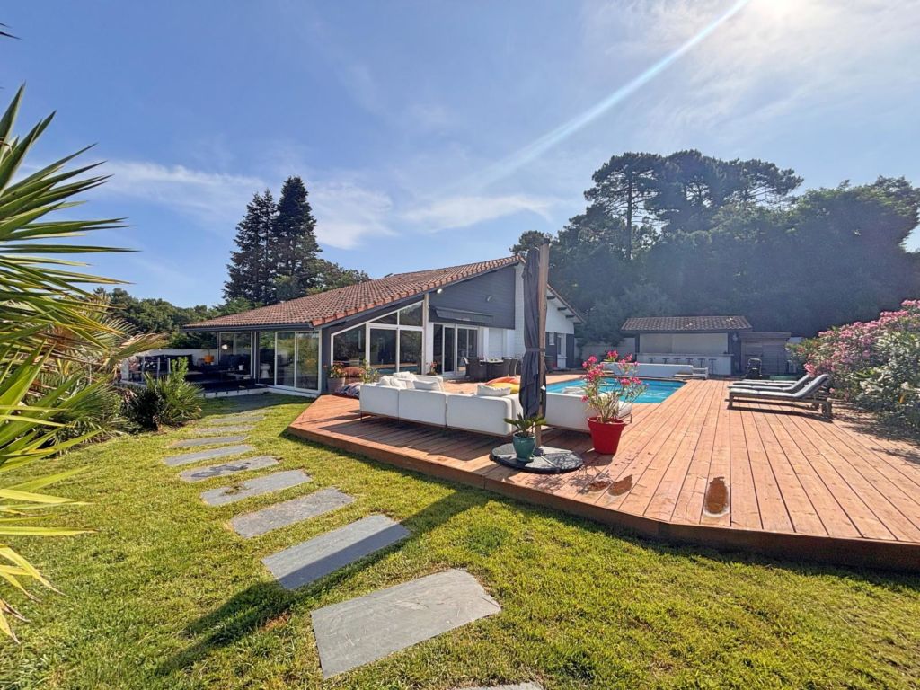 maison-3 chambres-terrasse-piscine-garage