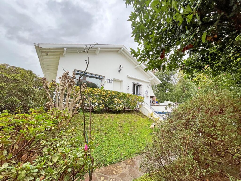 maison-6 pieces-terrasse-jardin-garage