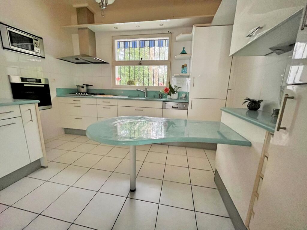 maison-6 pieces-terrasse-jardin-garage