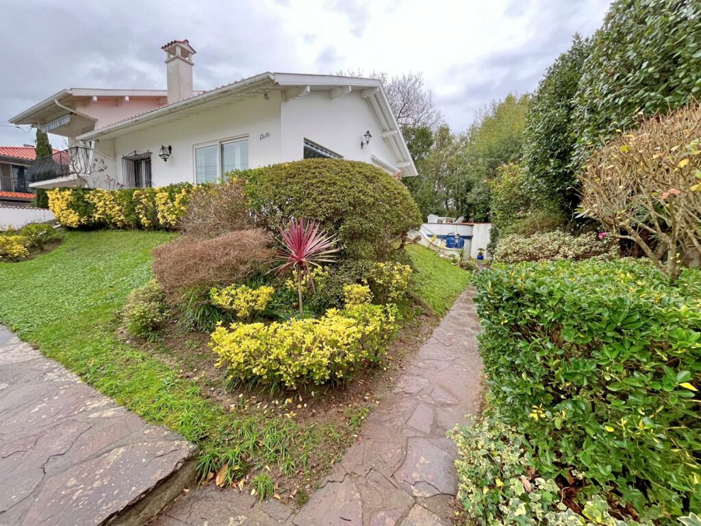 maison-6 pieces-terrasses-jardin-garage