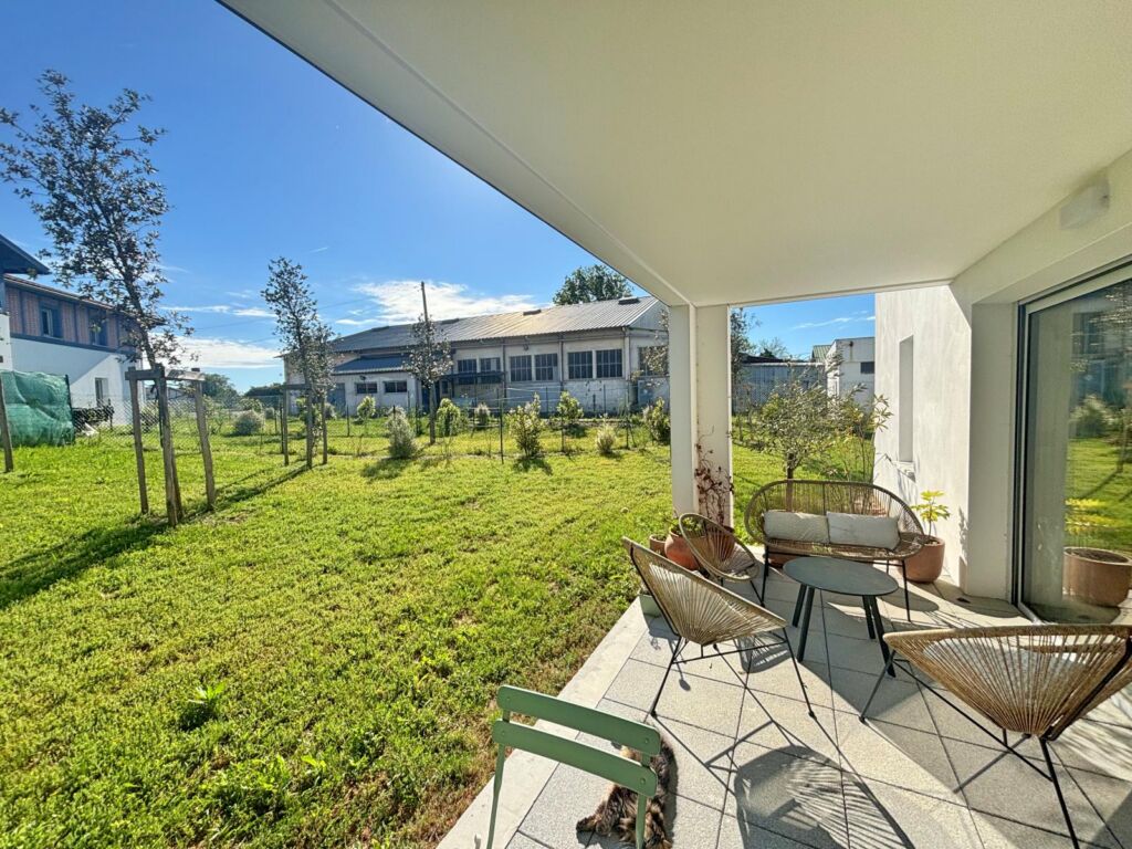 appartement-proche centre-terrasse-jardin-parking