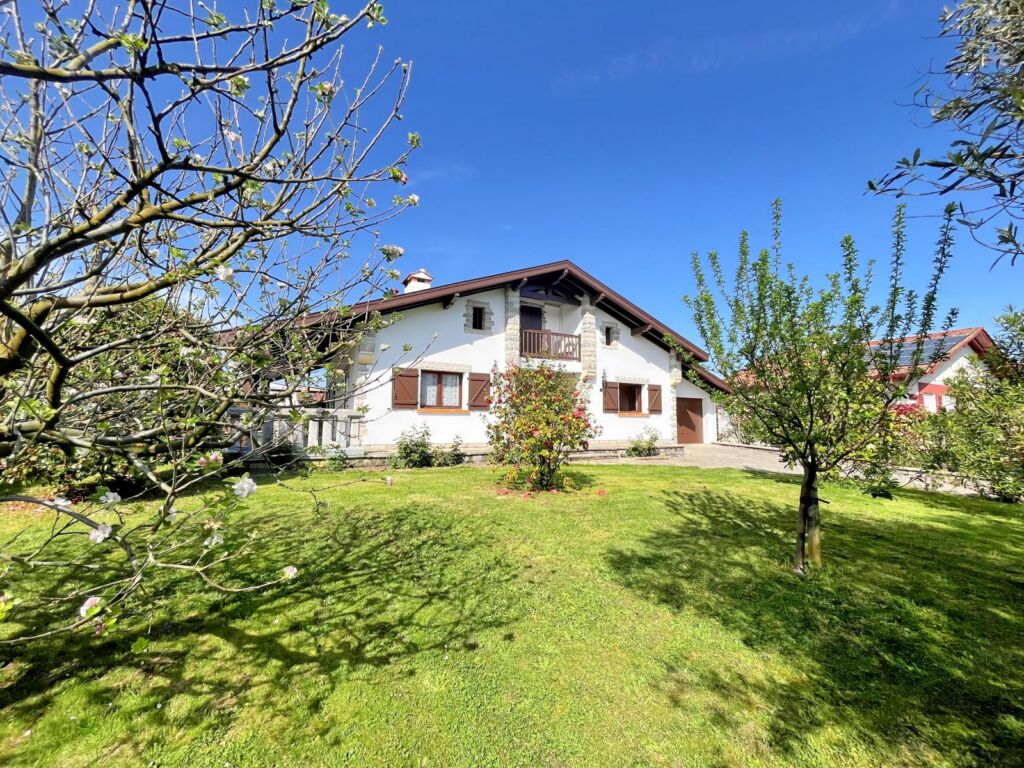 maison-saint martin-jardin-garage-veranda-balcon