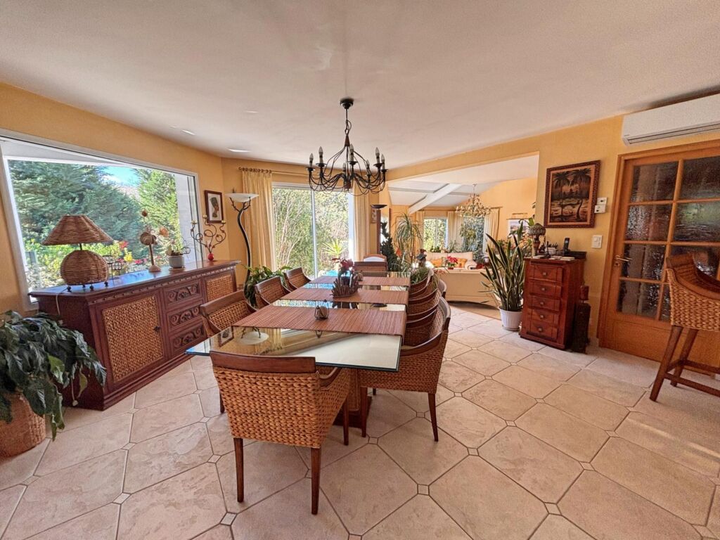 maison-4 chambres-piscine-jardin-garage