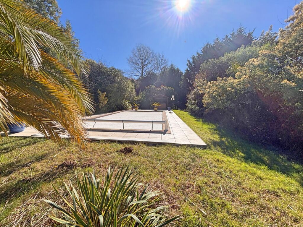 maison-4 chambres-piscine-jardin-garage